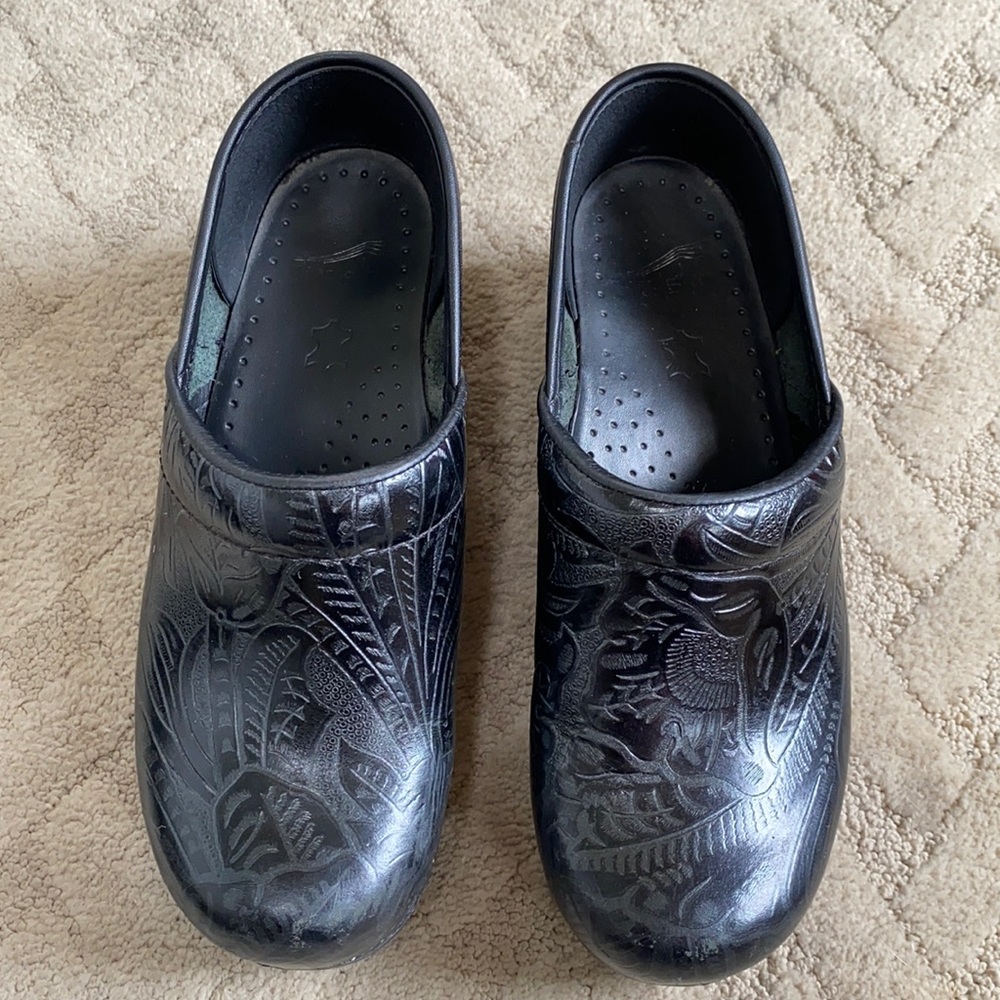 Dansko Profesional Tooled Black Clog Size 37
